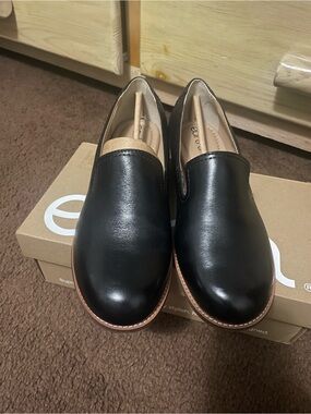 Earth Black Pebble Leather Slip-On Loafer Size 9 1/2 W